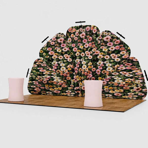 Kit de stand avec mur de fleurs 3x6 m et 2 comptoirs ovales