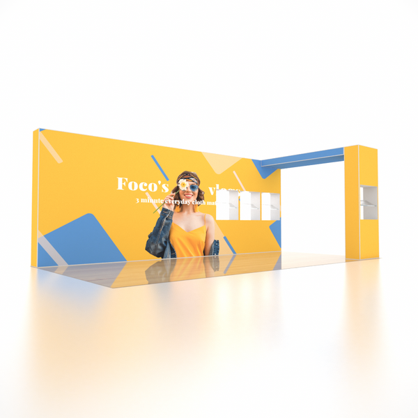 Stand pliable SEG 6x3m avec mur en arche en L et vitrine à 4 étagères