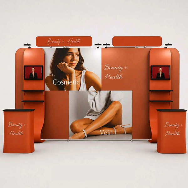 Kit de stand 3x6m avec mur arrière de 4,9m, mur TV incurvé et 2 comptoirs