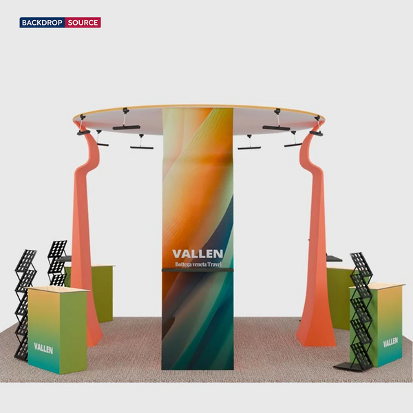 Stand îlot de 6x6m avec structure suspendue circulaire et colonnes avec étagères