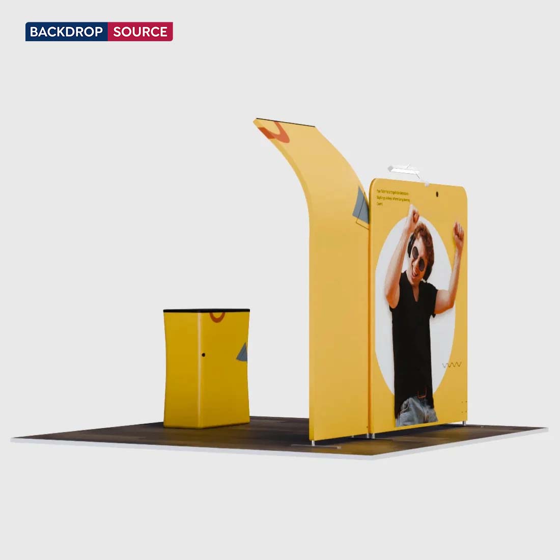 Kit stand 3x3m avec murs courbes et droits, comptoir et support TV