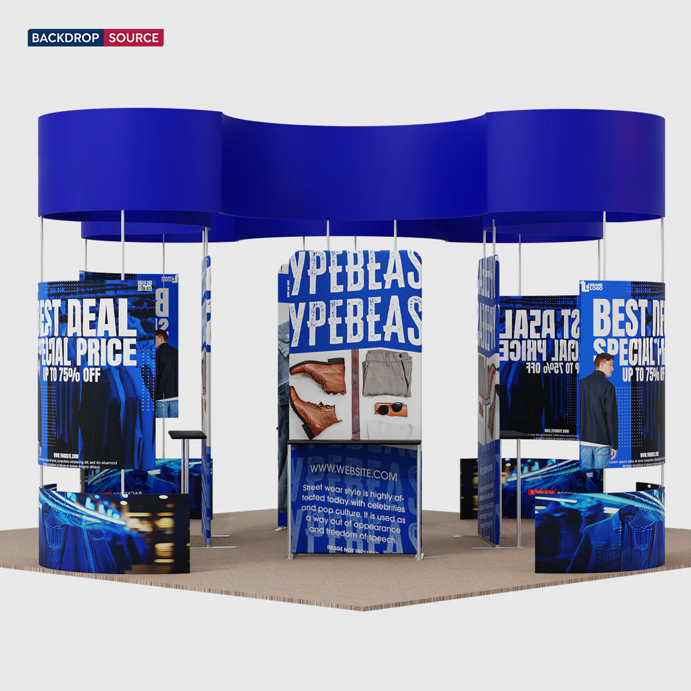 Stand îlot de 6x6 m avec panneaux muraux incurvés et étagères d'exposition