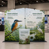 Kit de stand 3x3 m avec deux murs inclinés et comptoir