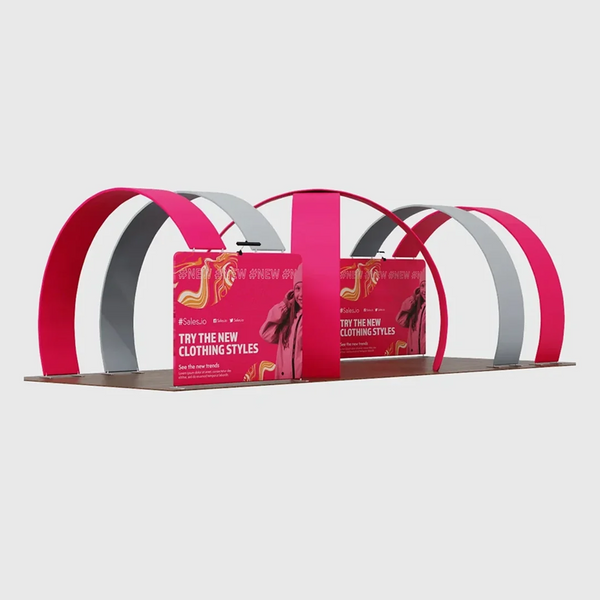 Kit de stand à arche incurvée 12x6 m avec murs multimédias et 4 supports TV