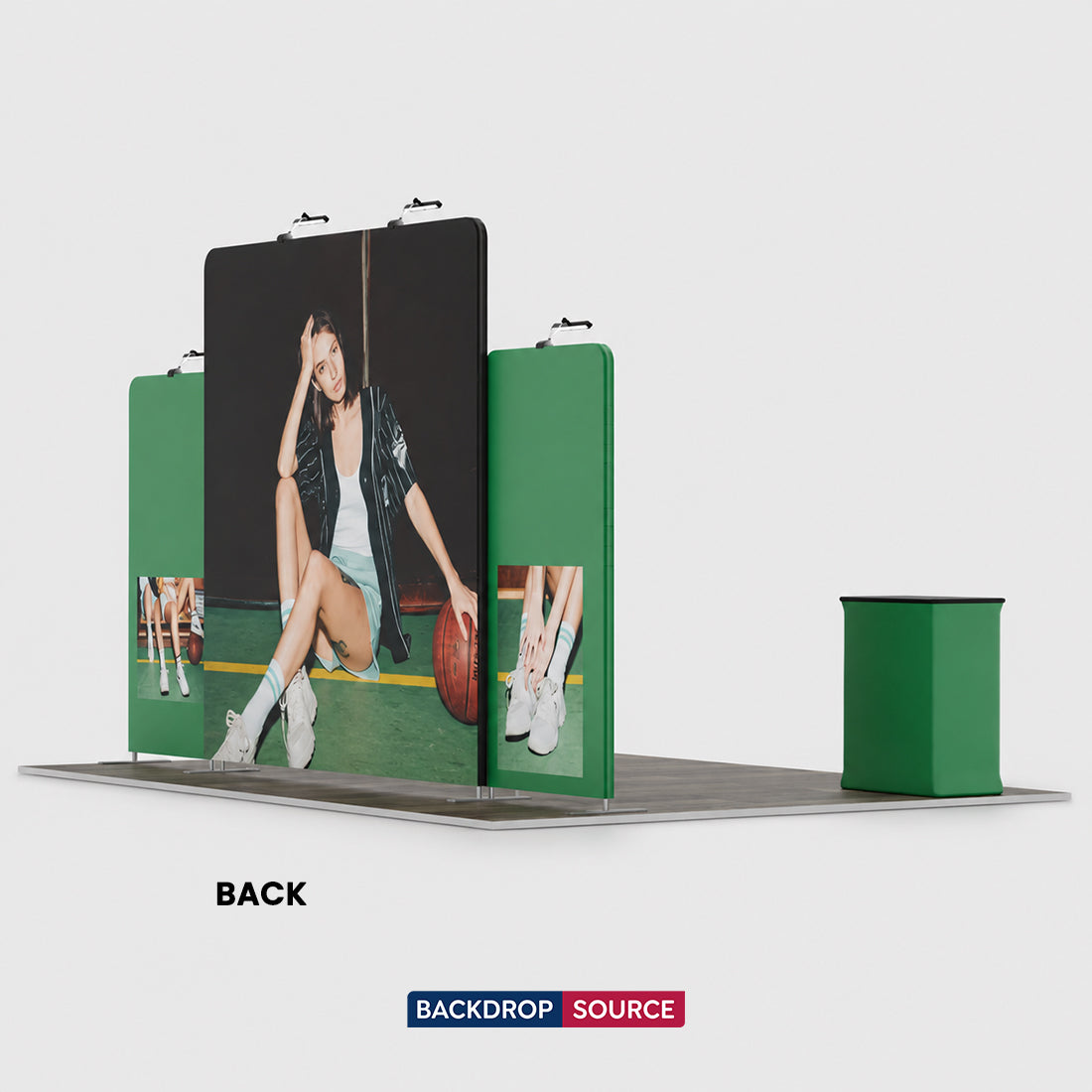 Kit de stand droit 6x3m avec mur central haut et 2 comptoirs