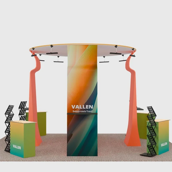 Stand îlot de 6x6m avec structure suspendue circulaire et colonnes avec étagères