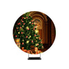 Boules d'or brillantes sur l'arbre de Noël de sapin ou d'épicéa avec des ampoules de riz à cordes